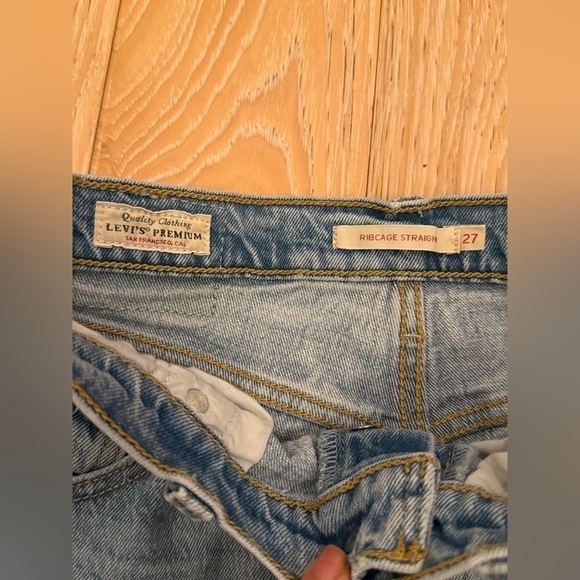 Levi's Light Blue Straight Leg Jeans - Picture 4 of 7